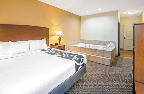 Lawton Hotel | La Quinta Inn & Suites by Wyndham Lawton/Fort Sill