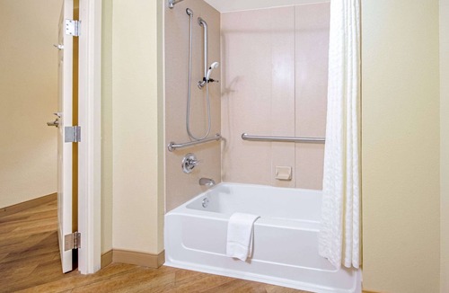 Lawton Hotel | La Quinta Inn & Suites by Wyndham Lawton/Fort Sill