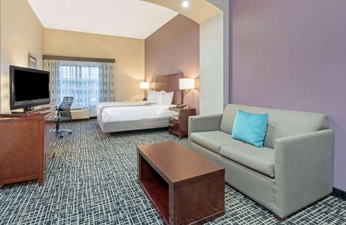 Yukon Hotel | La Quinta Inn & Suites by Wyndham Oklahoma City -Yukon