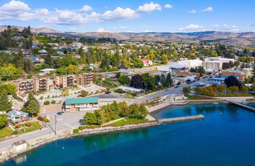 Manson House | Lake Chelan Condo w/Resort Pool & Hot Tub!