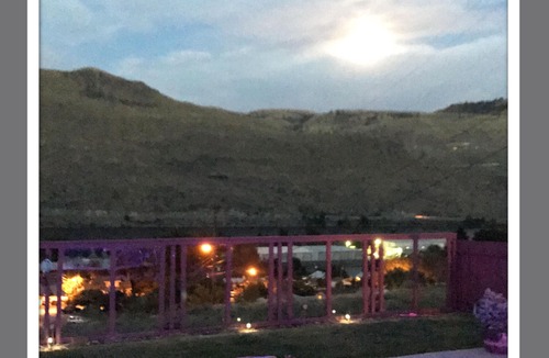 Chelan Falls House | Lake Chelan: Private Pool, Hot Tub, Stunning Views, 7 Mins to Chelan Sleeps 6