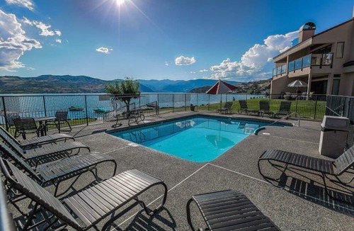 Chelan Condo | Lake Chelan Shores Blue Water Escape - Close to Beach and Amenities!