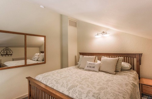 Chelan Condo | Lake Chelan Shores Lake Escape - Close to Waterfront and Pool!