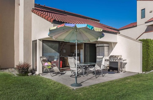 Chelan Condo | Lake Chelan Shores Lake Escape - Close to Waterfront and Pool!
