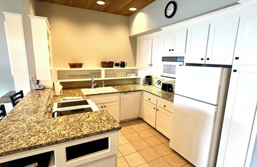 Chelan Resort | Lake Chelan Shores Lakefront Condo