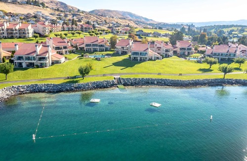 Chelan Resort | Lake Chelan Shores Lakefront Condo