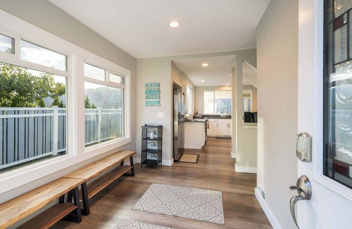 Manson House | Lake Chelan View Home with pool, hot tub & yard!