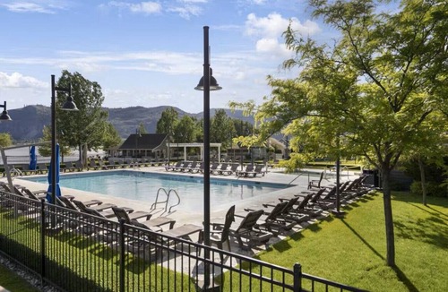 Oroville House | Lake Cottage @ Veranda Beach