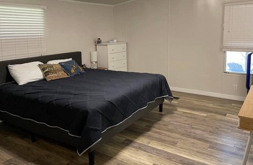 Texanna House | Lake Daze Lakefront Retreat- Sleeps 8 or more