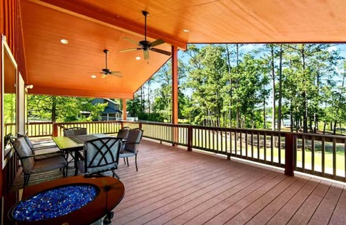 Brookeland Cabin | Lake Front Cabin! Pool, Basketball, Boat parking & Firepit. Lots of parking.