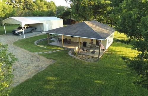 Wills Point House | Lake Front Gated Property Private Dock Book 3 Nights - Get 4th Night Free.