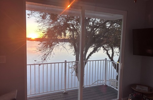 Granbury Cottage | Lake Granbury Cottage, Just steps from the historic square!