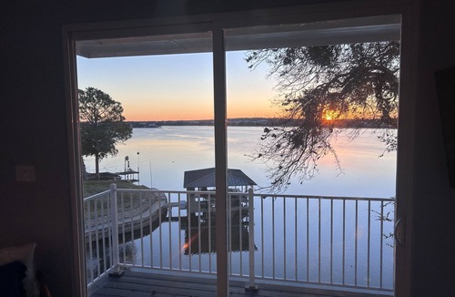 Granbury Cottage | Lake Granbury Cottage, Just steps from the historic square!