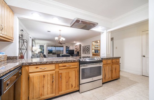 Lake Hamilton Condo | Lake Hamilton Condo - Sleeps 4, Pool, and Hot Tub!