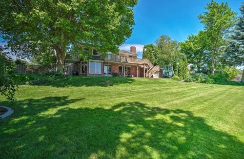 Moses Lake House | Lake House w/Hot Tub - 1 Mi to Surf 'n Slide