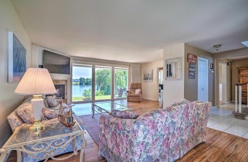 Moses Lake House | Lake House w/Hot Tub - 1 Mi to Surf 'n Slide