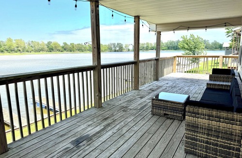 Big Lake House | Lake Life Starts Here—w/Dock, Kayaks & Relaxation