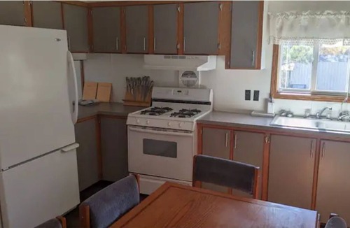 Lonergan House | Lake Mac Retreat house, boating, fishing hunting.