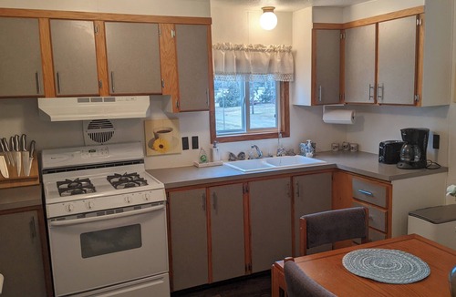 Lonergan House | Lake Mac Retreat house, boating, fishing hunting.