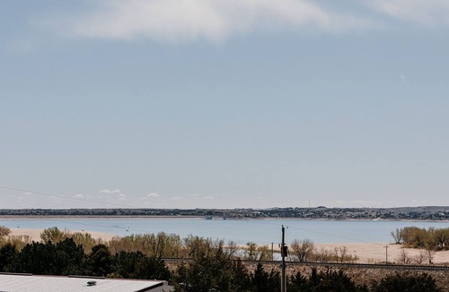 Whitetail House | Lake McConaughy overlooking the lake! Tons of parking! Spacious 3 bed home!