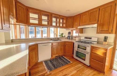 Lake McMurray House | Lake McMurray Lodge - Waterfront Farmhouse w/5 Bedrooms +