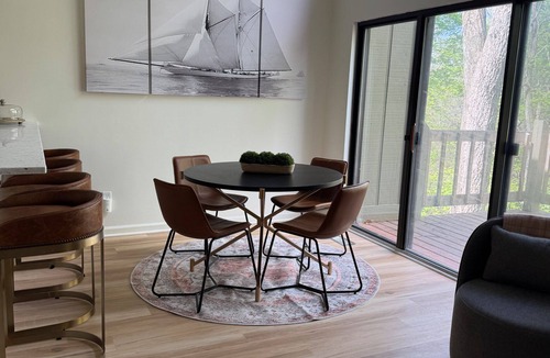 Avoca Condo | Lake Monroe treehouse - Bloomington