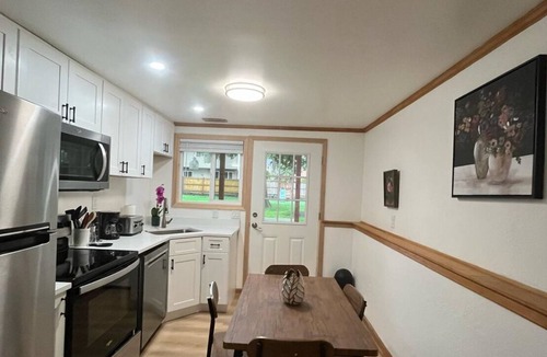 Picnic Point-North Lynnwood House | Lake Serene Guest House, Lynnwood