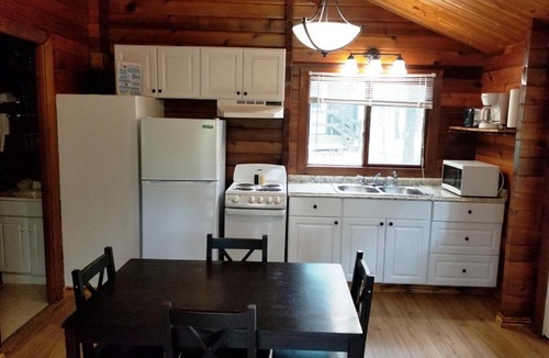 Gordonville Resort | Lake Texoma Camping Resort Cabin 7