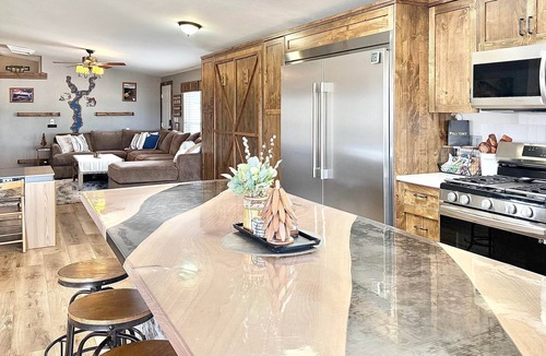 Manila House | Lake View Home That Truly Accommodates 12