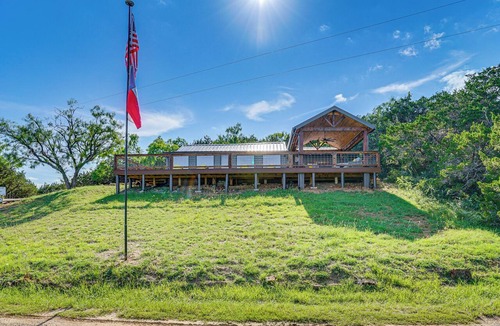 Graham Cottage | Lake View + Huge Deck: Cozy Possum Kingdom Retreat