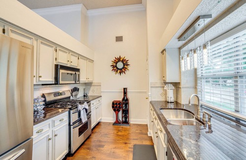 Rowlett House | Lake-View Rowlett Escape w/Fire Pit & Games!