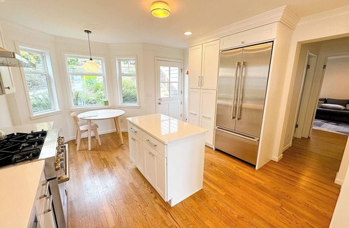 Laurelhurst House | Lake Views Galore! - 5 minutes to University Light Rail - Premium Neighborhood