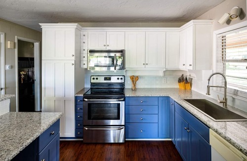 Malakoff House | Lakefront 4 bedroom retreat w/boatdock/party deck, kayaks and outdoor bar.