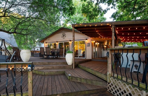 Malakoff House | Lakefront 4 bedroom retreat w/boatdock/party deck, kayaks and outdoor bar.