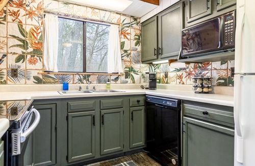 Innsbrook Ski Chalet | Lakefront A-Frame with Dock & Kayaks