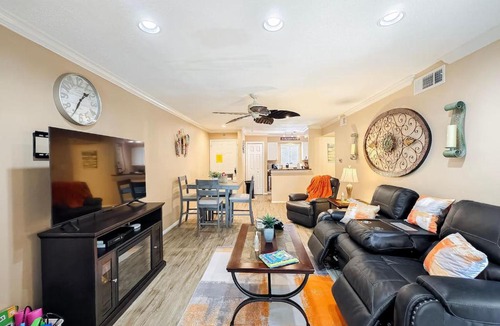 Walden on Lake Conroe Apartment | Lakefront Action Paddle Pickle Pool Sunset