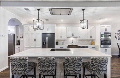 April Sound House | Lakefront-April Sound -Hot tub bath with Panoramic lake view- Fish off the dock