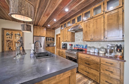 Cedar Vale Cabin | Lakefront Cedar Vale Lodge w/Private Boat Dock!