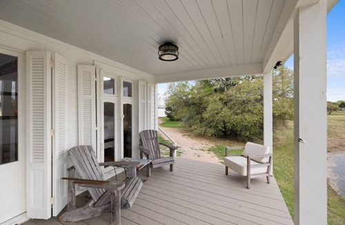 Round Top House | Lakefront Charm: Your Perfect Getaway in Round Top