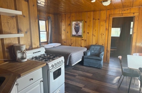 Republic Cabin | Lakefront Escape w/A/C, 2 Queen Beds & Private Entry on Curlew Lake
