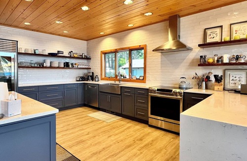 Chelan House | Lakefront Family Getaway: WiFi, Hot Tub, Pool Table, Right on Lake Chelan