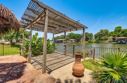 Seven Coves House | Lakefront Family Home w/Private Pool in Willis
