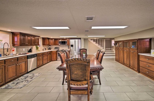 Lake Hamilton Cottage | Lakefront Gem w/Docks on Central Ave
