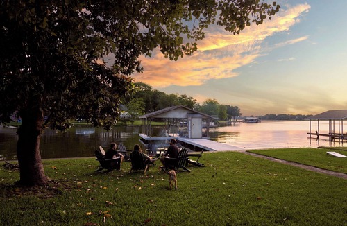 Enchanted Oaks House | Lakefront Getaway w/Boat Slip, Fire Pit & Outdoor Fun!