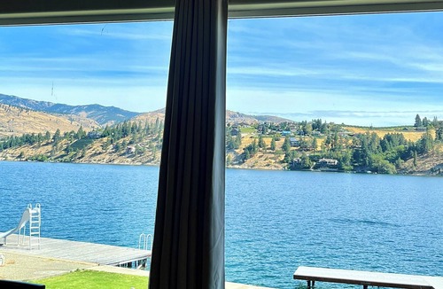 Chelan House | Lakefront Haven: Pet-Friendly Home, Hot Tub, Flat Grassy Yard