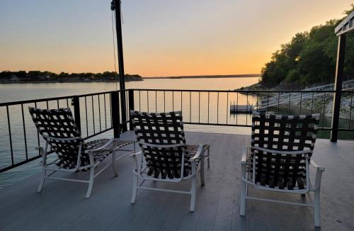 Lake Bridgeport House | Lakefront Home with Hot Tub and Private Dock