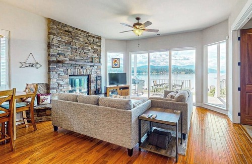 East Hope Cabin | Lakefront home with kayaks, dock, WiFi, fireplaces, BBQ grill