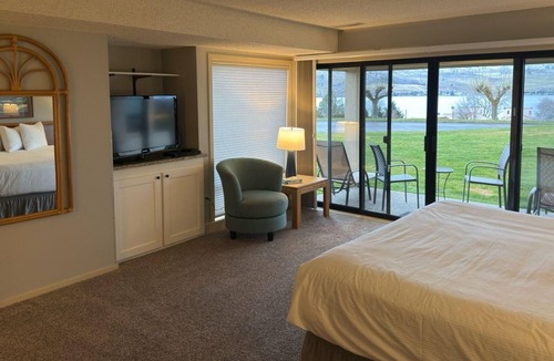 Chelan Resort | Lakefront Living at Chelan Shores – 2BR Villa with Pools & Beach Access