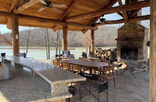 Stilwell Cabin | Lakefront Luxury Camping Amazing Wildlife Preserve