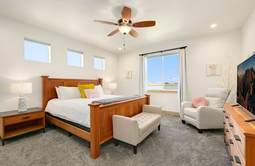 Centerra House | Lakefront Luxury | Hot Tub, Pool Table & Views!